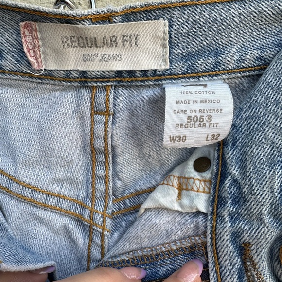 Levi high waisted cute weed patch denim shorts - Picture 3 of 8